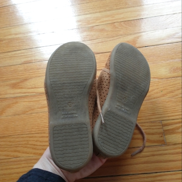 EUC Little Kids Sz 10 Shoe - Picture 2 of 3